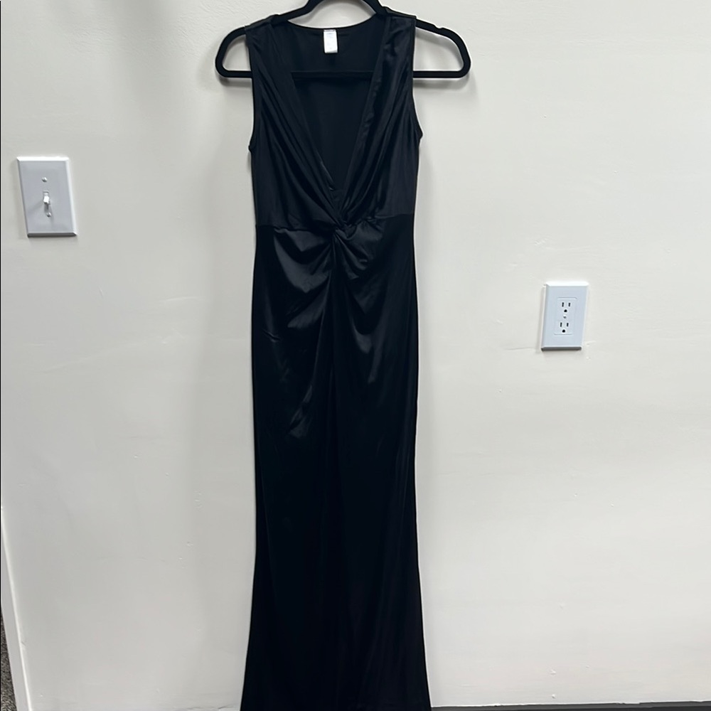Elegant Black Sleeveless Dress